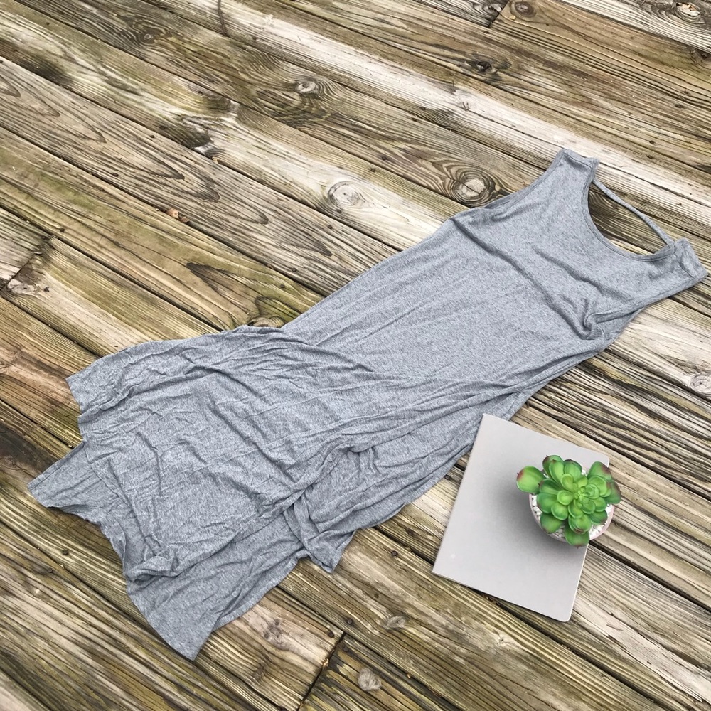Maxi dress with leg slit